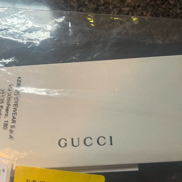 Gucci Sunglasses unisex NEW/authentic. These come with dust bag, box, & case🇮🇹 - Picture 3 of 11